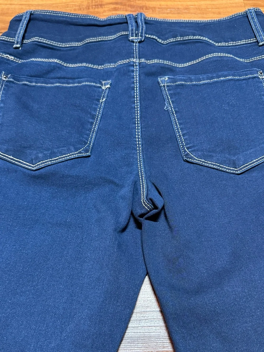 RS by Roselyn Sanchez Mid-Rise Dark Wash Denim Capri Stretch Jeans Size 14 / 32